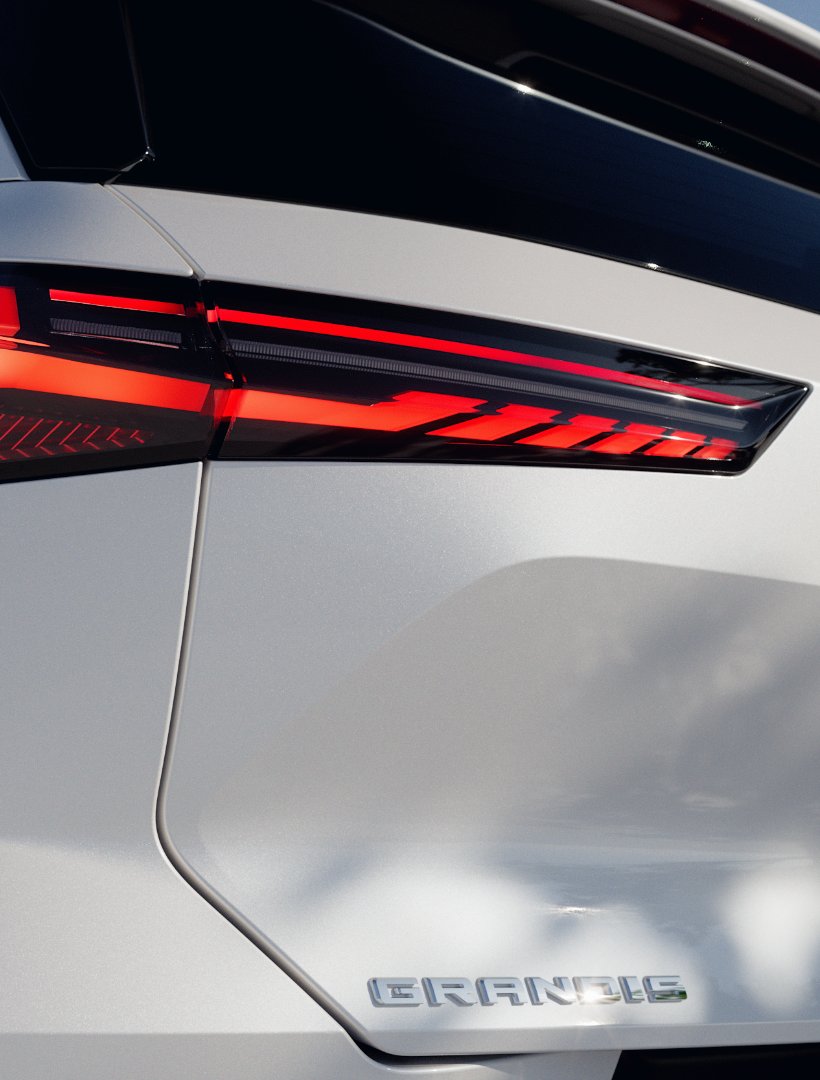 Nový Mitsubishi Grandis - zadné LED svetlá