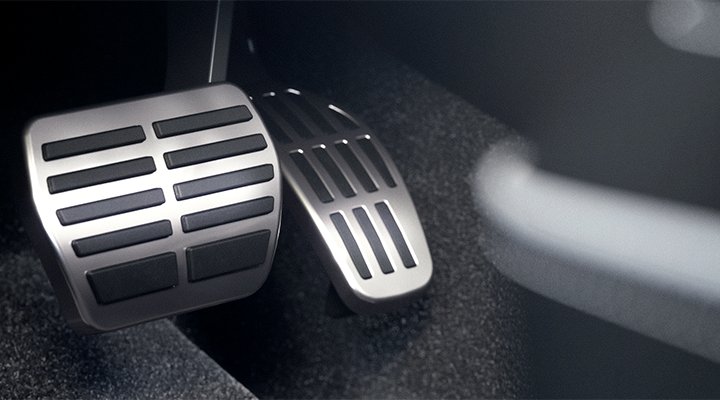 Nový Mitsubishi Grandis: Súprava športových pedálov