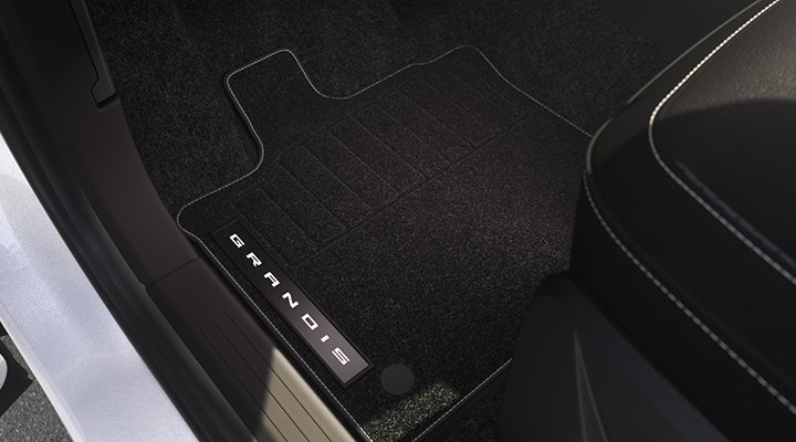 Nový Mitsubishi Grandis: Súprava textilných rohoží